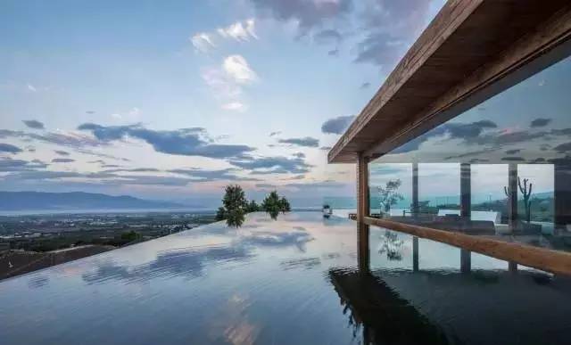 大理既下山，天光云影共徘徊