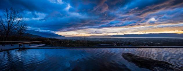 大理既下山，天光云影共徘徊