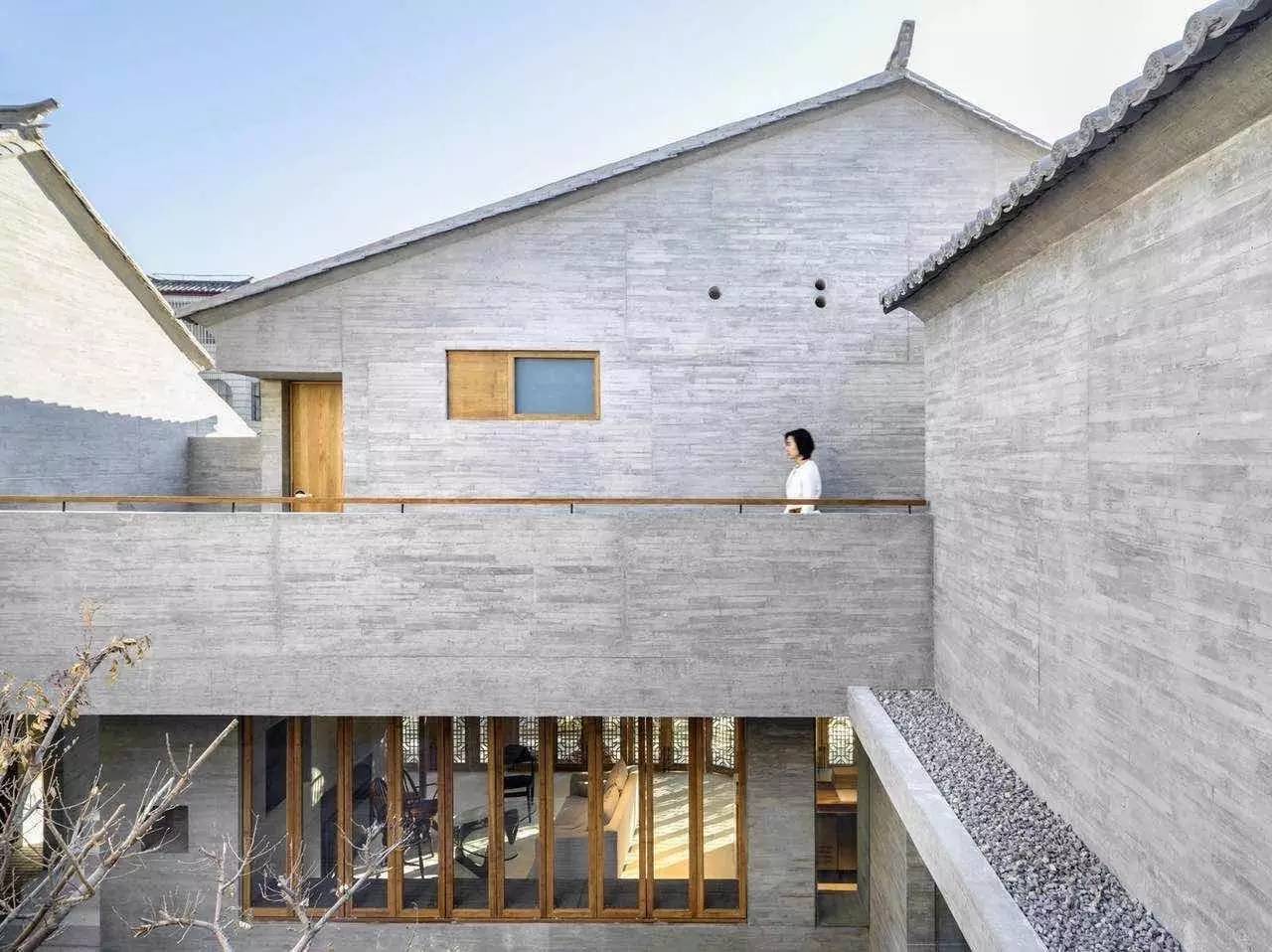 大理既下山，天光云影共徘徊