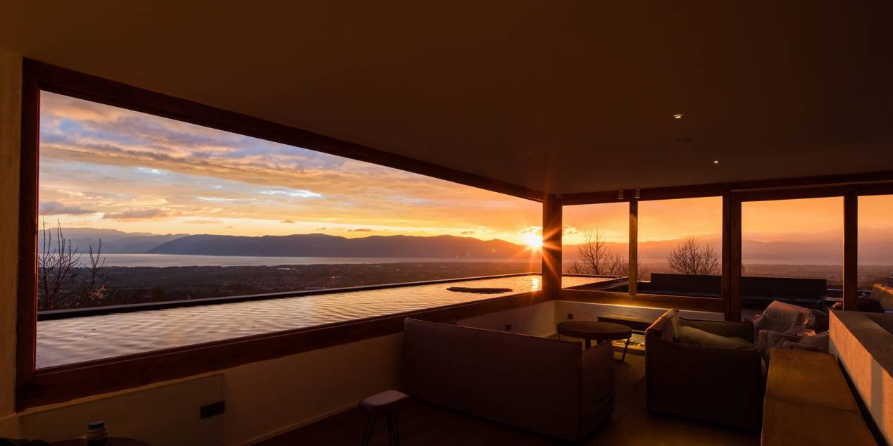 大理既下山，天光云影共徘徊