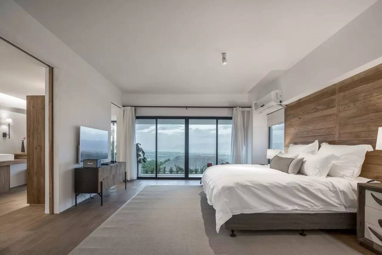 大理既下山，天光云影共徘徊