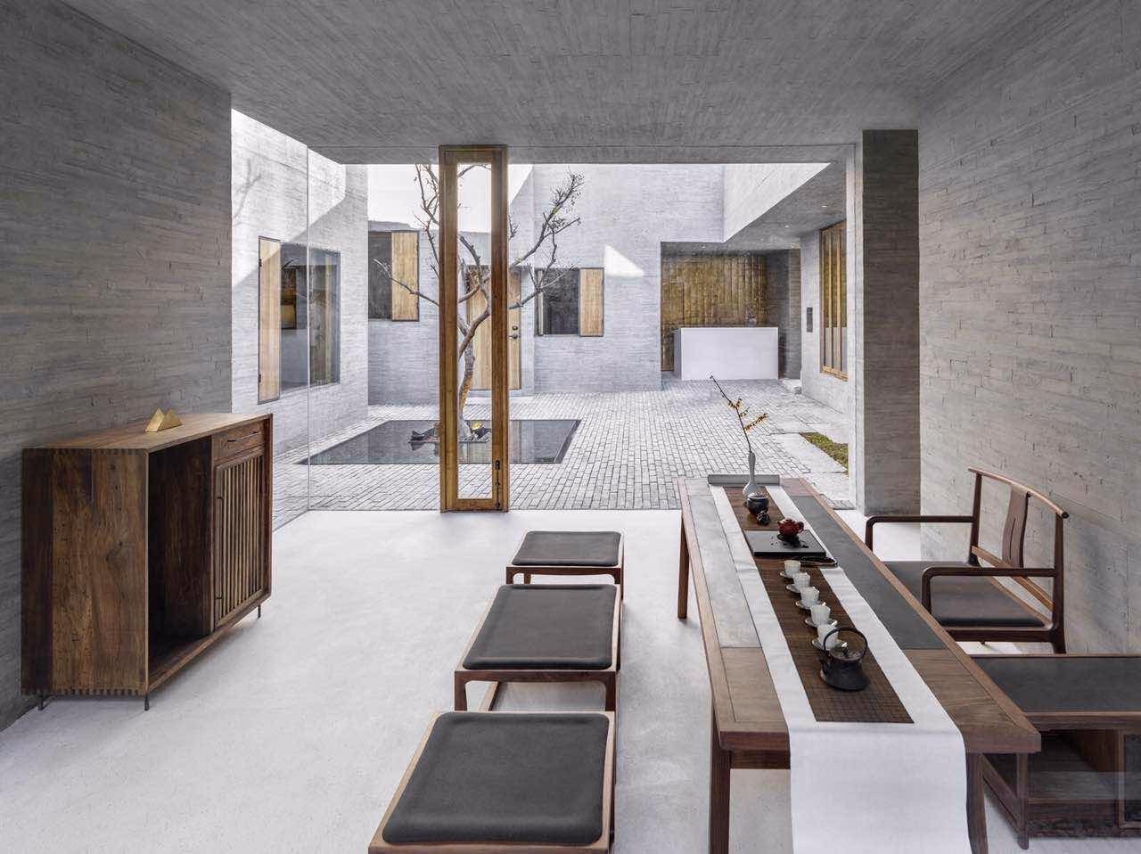 大理既下山，天光云影共徘徊