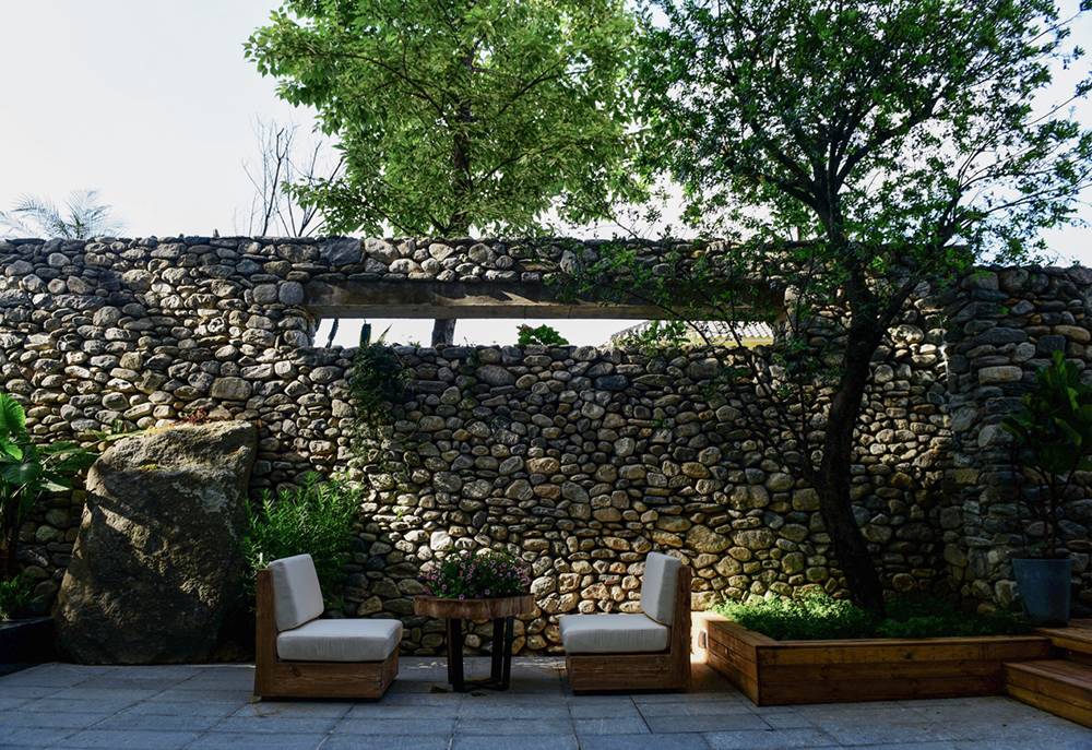 大理既下山，天光云影共徘徊