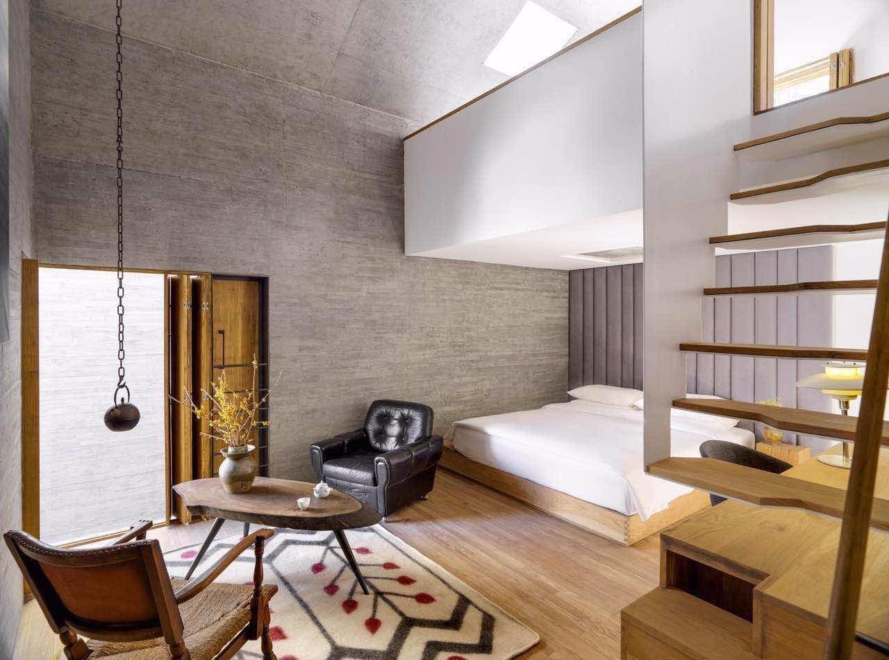 大理既下山，天光云影共徘徊