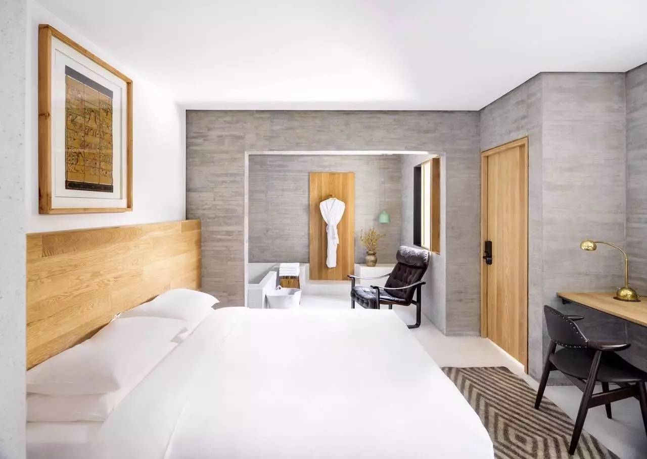 大理既下山，天光云影共徘徊