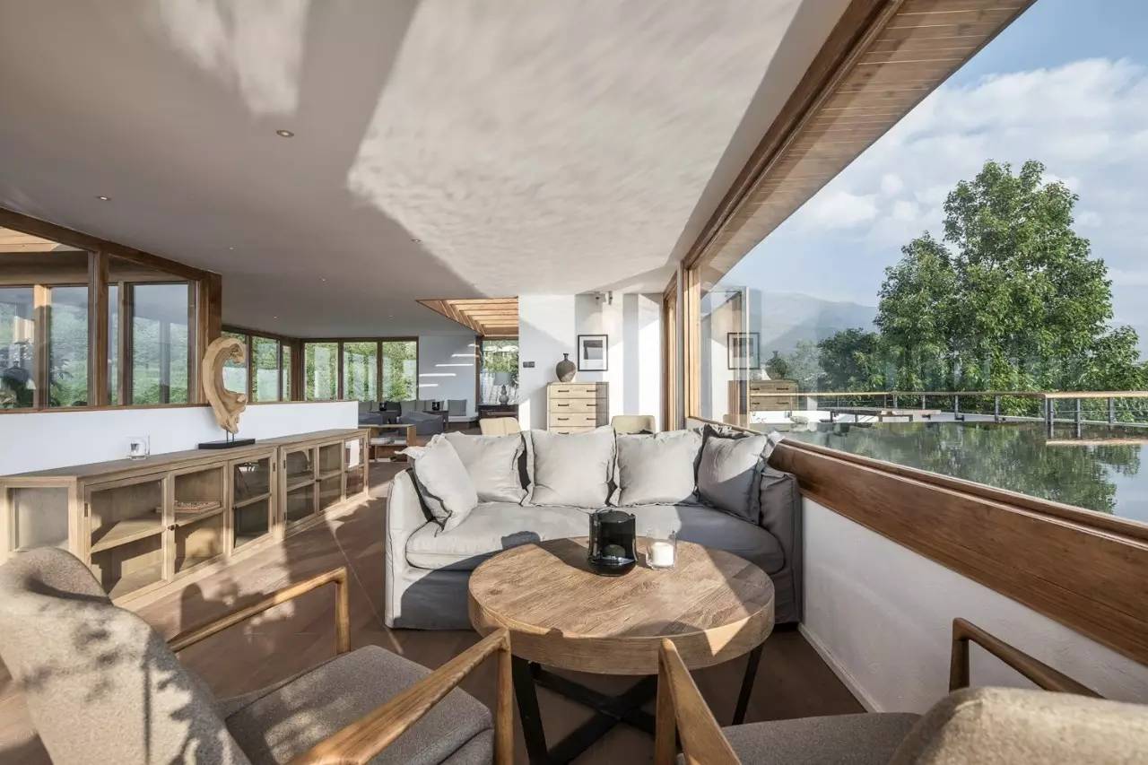 大理既下山，天光云影共徘徊