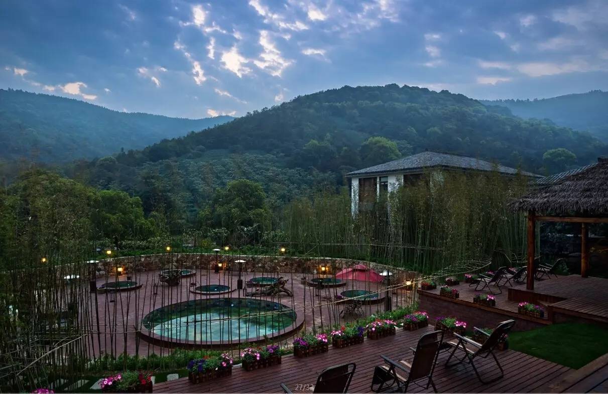 縹緲軒民宿，縹緲峰下伴山林美景泡一池私湯