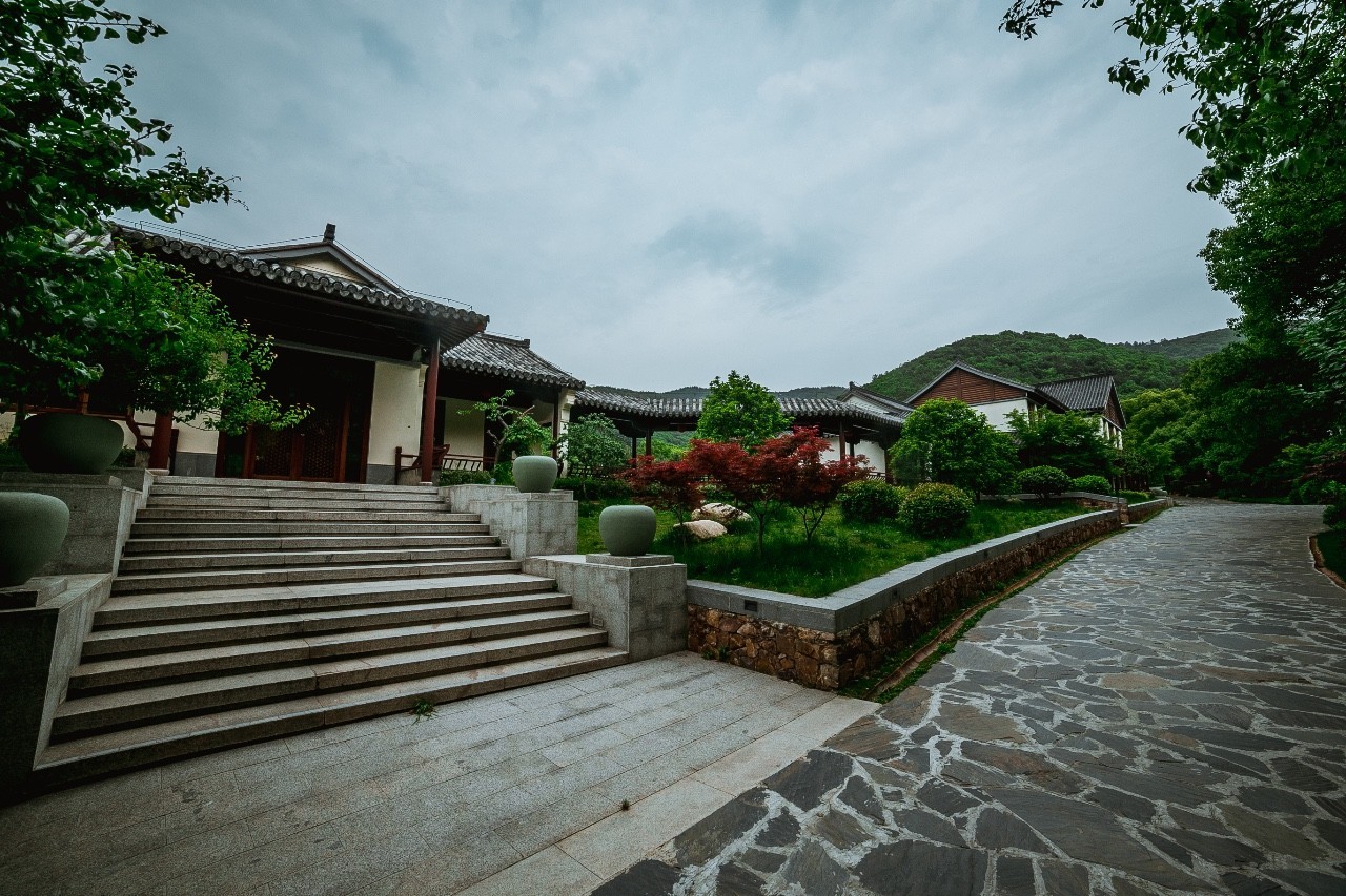 縹緲軒民宿，縹緲峰下伴山林美景泡一池私湯