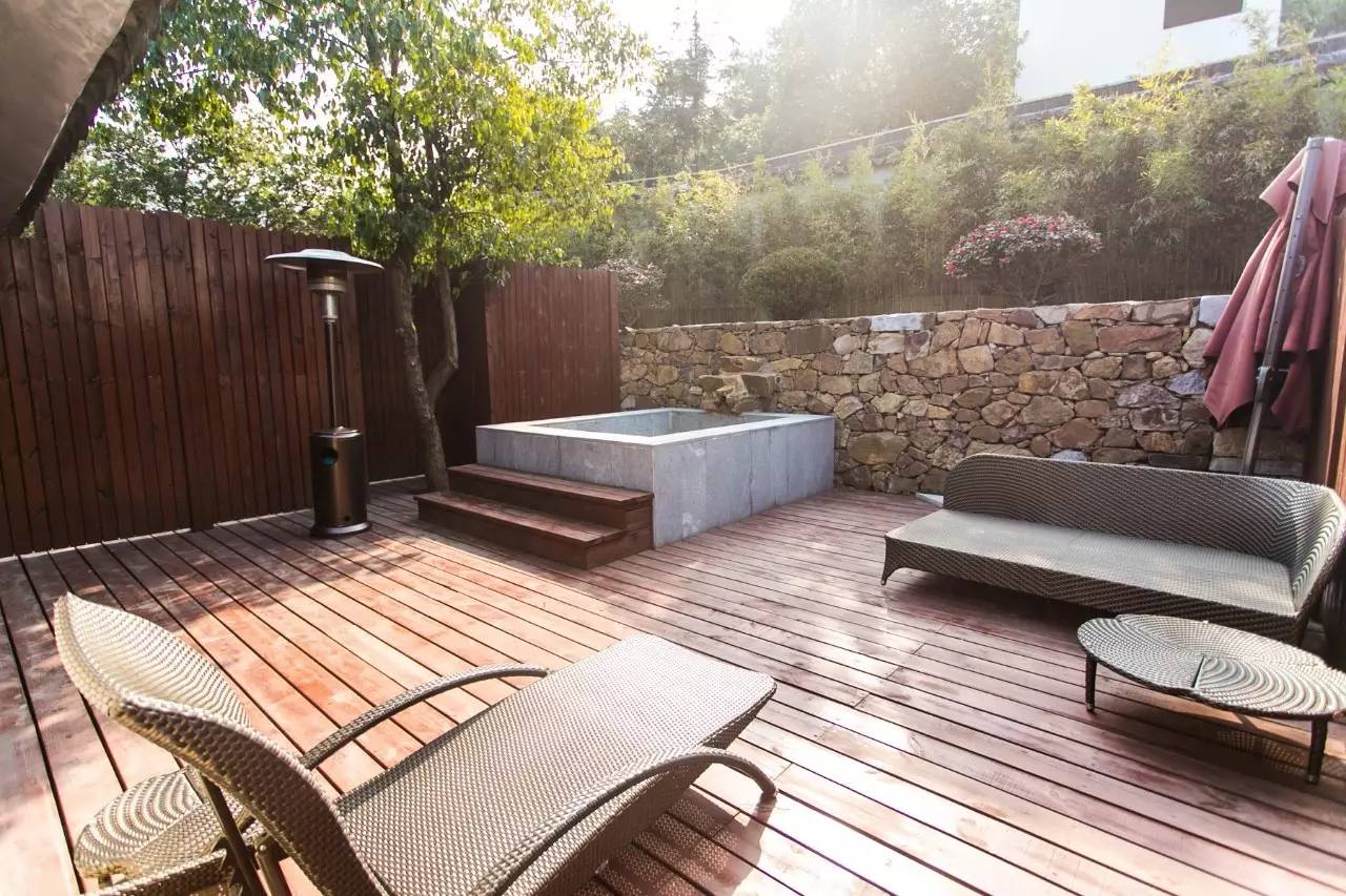 縹緲軒民宿，縹緲峰下伴山林美景泡一池私湯