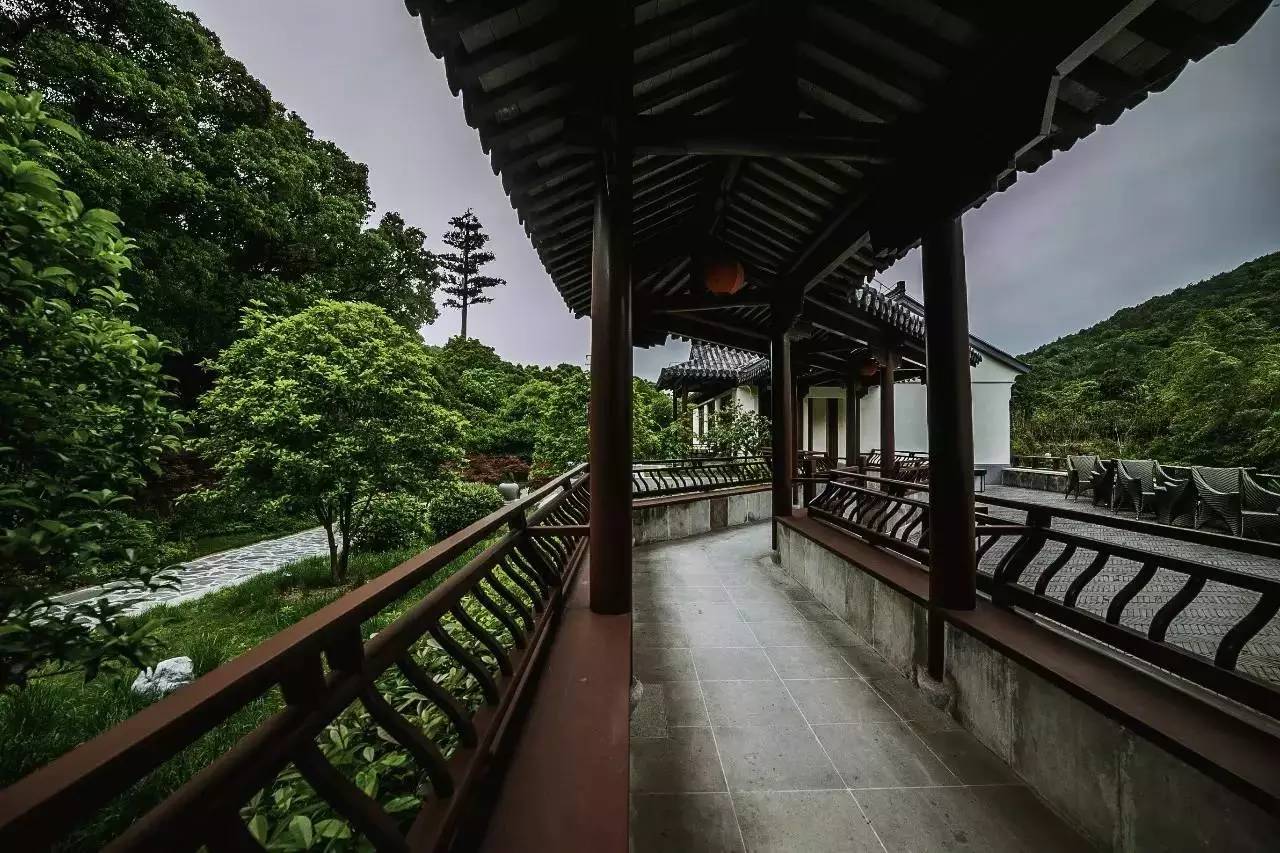 縹緲軒民宿，縹緲峰下伴山林美景泡一池私湯