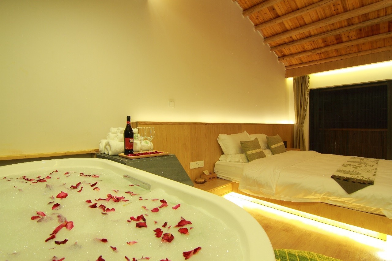 天堂山鄉(xiāng)愛樹民宿，古色古香的童話小鎮(zhèn)