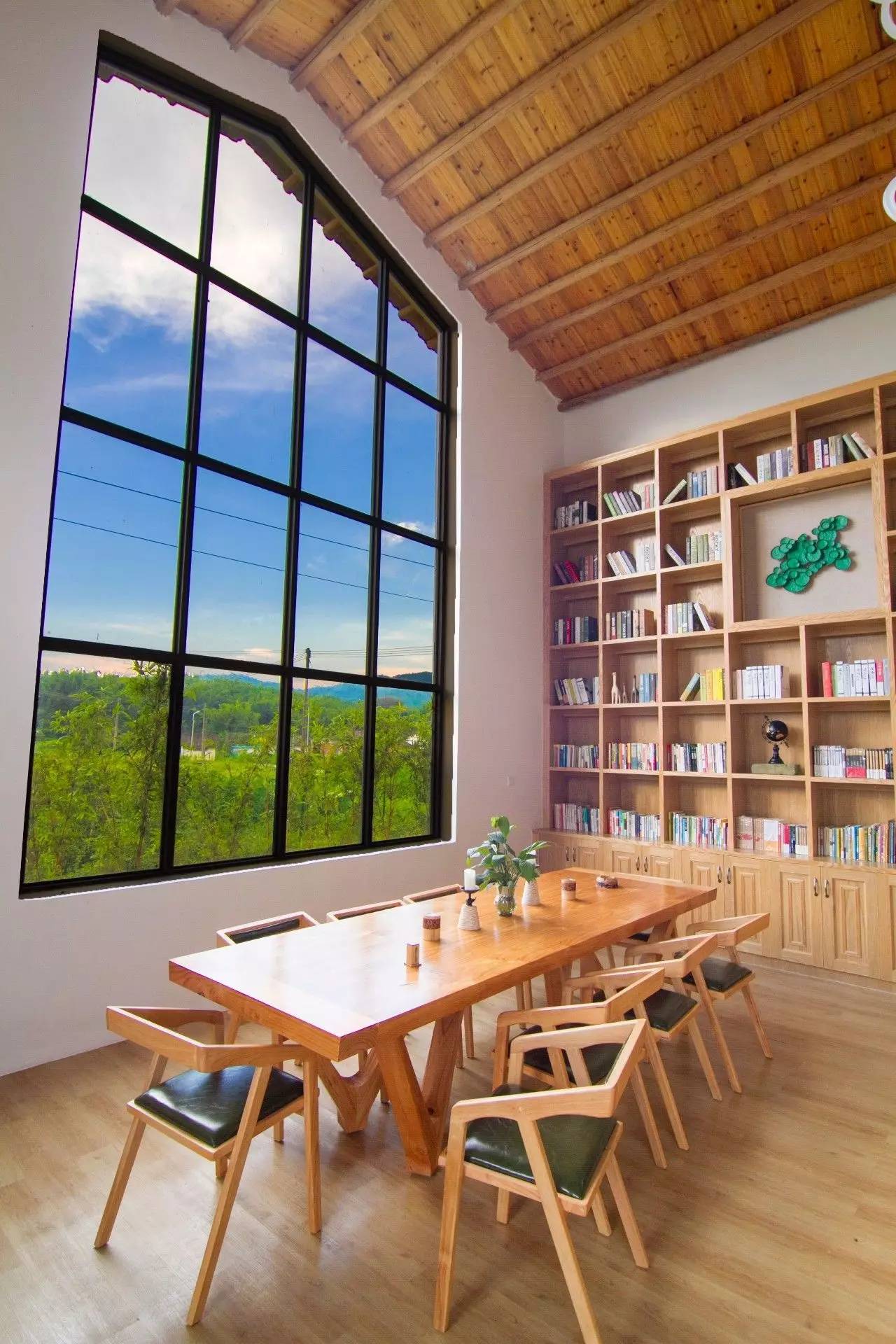 天堂山鄉(xiāng)愛(ài)樹(shù)民宿，古色古香的童話(huà)小鎮(zhèn)