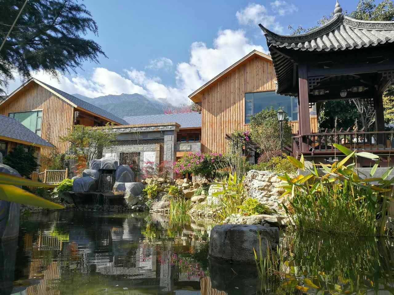 融居·銀箔泉，來銀箔泉邊喝茶看蒼山洱海