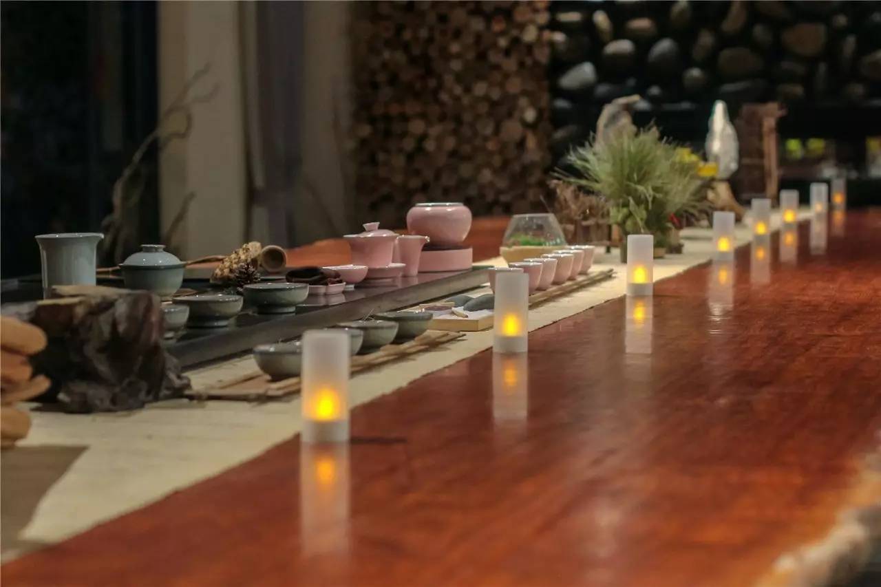 融居·銀箔泉，來銀箔泉邊喝茶看蒼山洱海