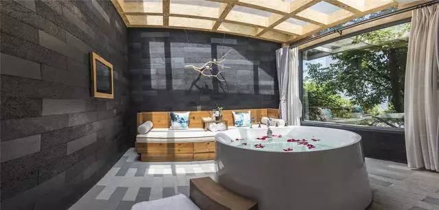 融居·銀箔泉，來銀箔泉邊喝茶看蒼山洱海