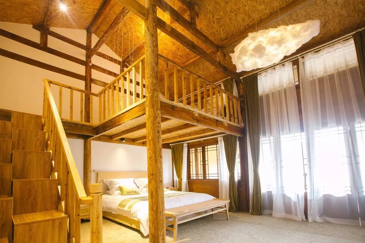 如隱·小佐居，半入溪水半入云