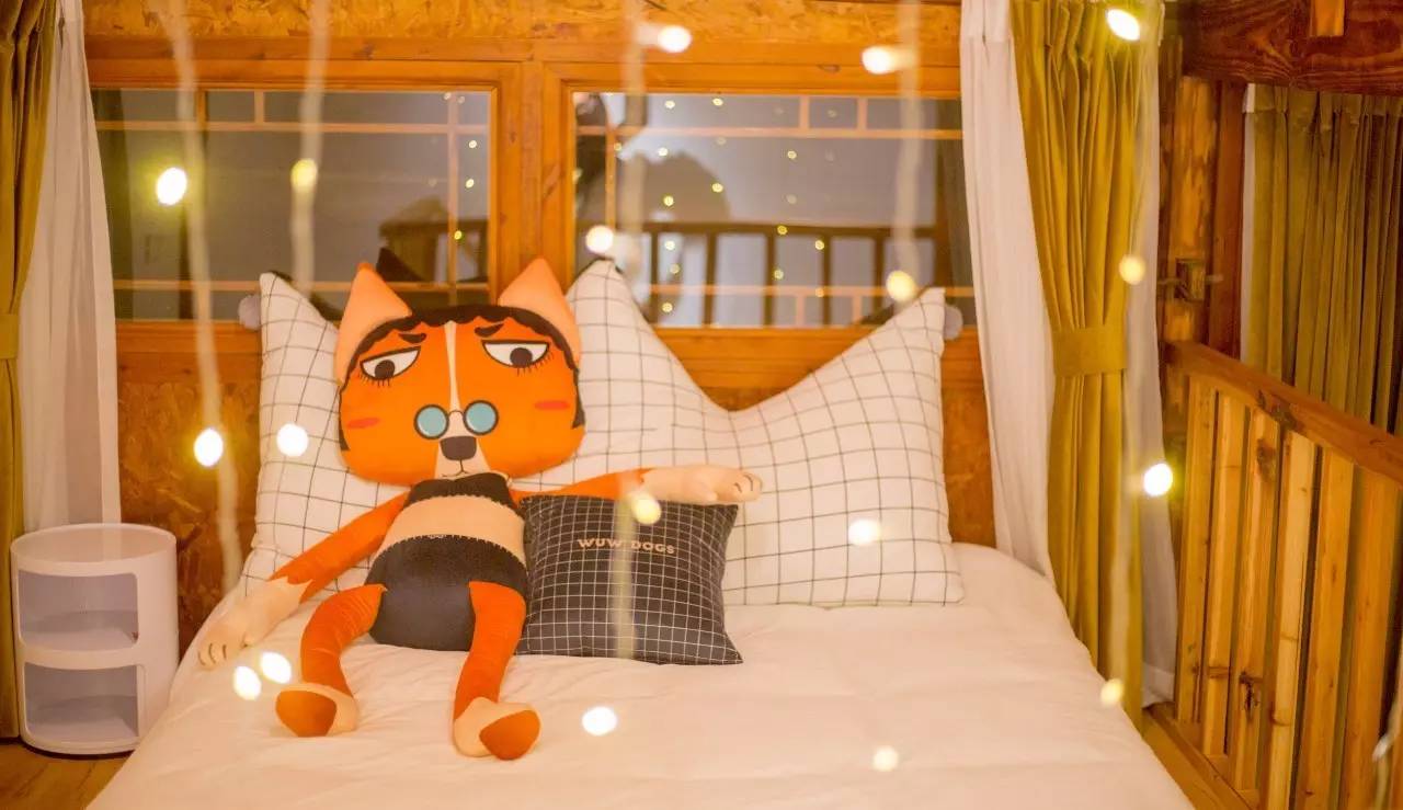 如隱·小佐居，半入溪水半入云