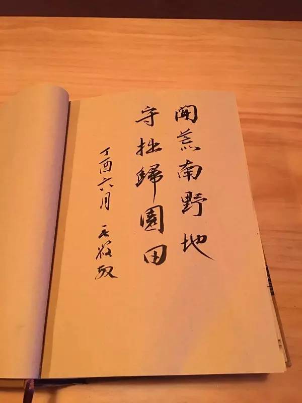 如隱·小佐居，半入溪水半入云