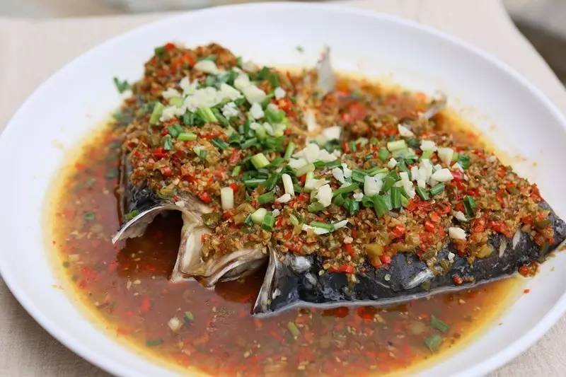 如隱·小佐居，半入溪水半入云