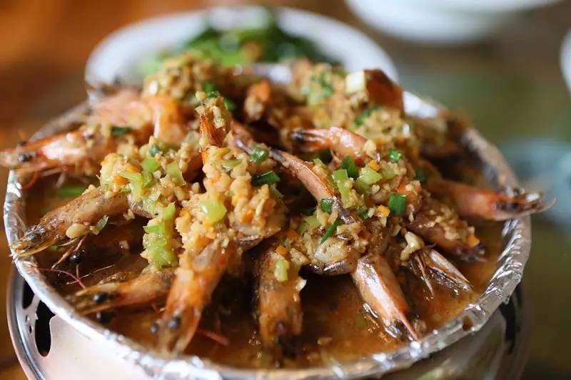 如隱·小佐居，半入溪水半入云