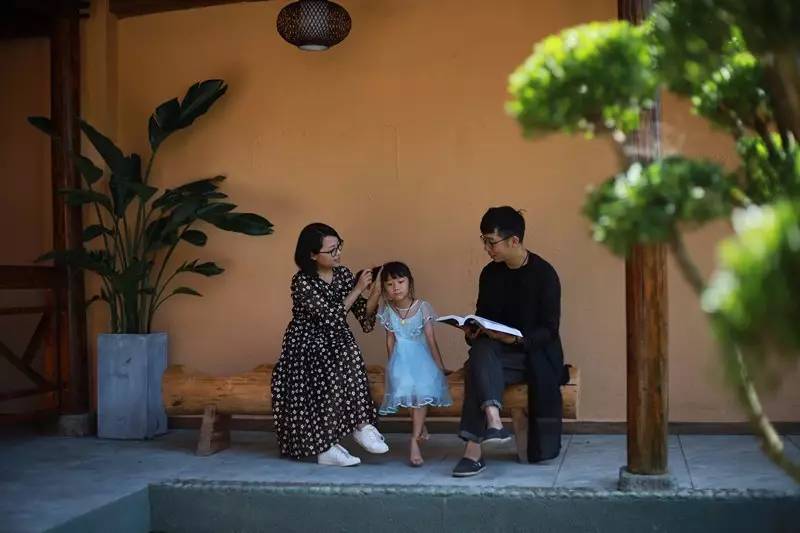 如隱·小佐居，半入溪水半入云