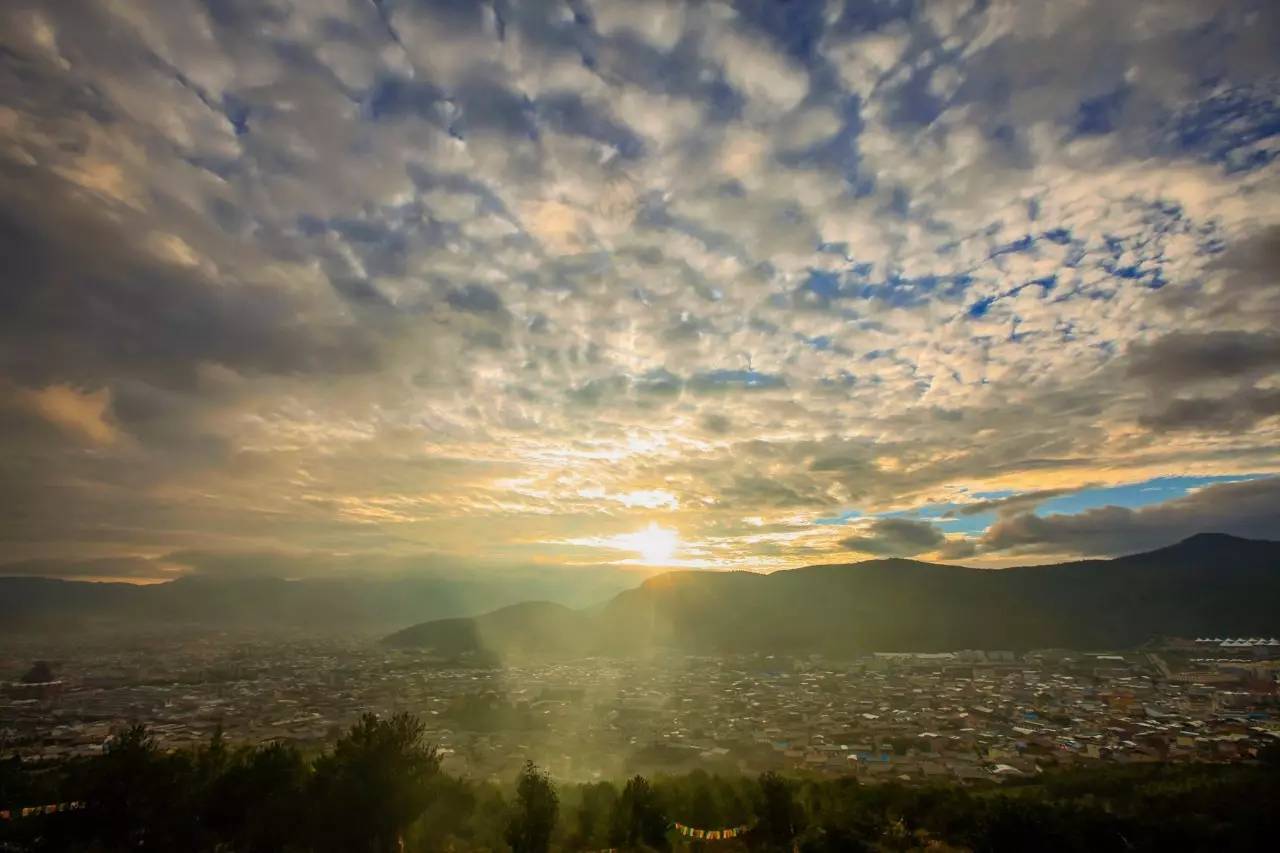 天空之城南杉藝術(shù)酒店，在月光之城尋找探索