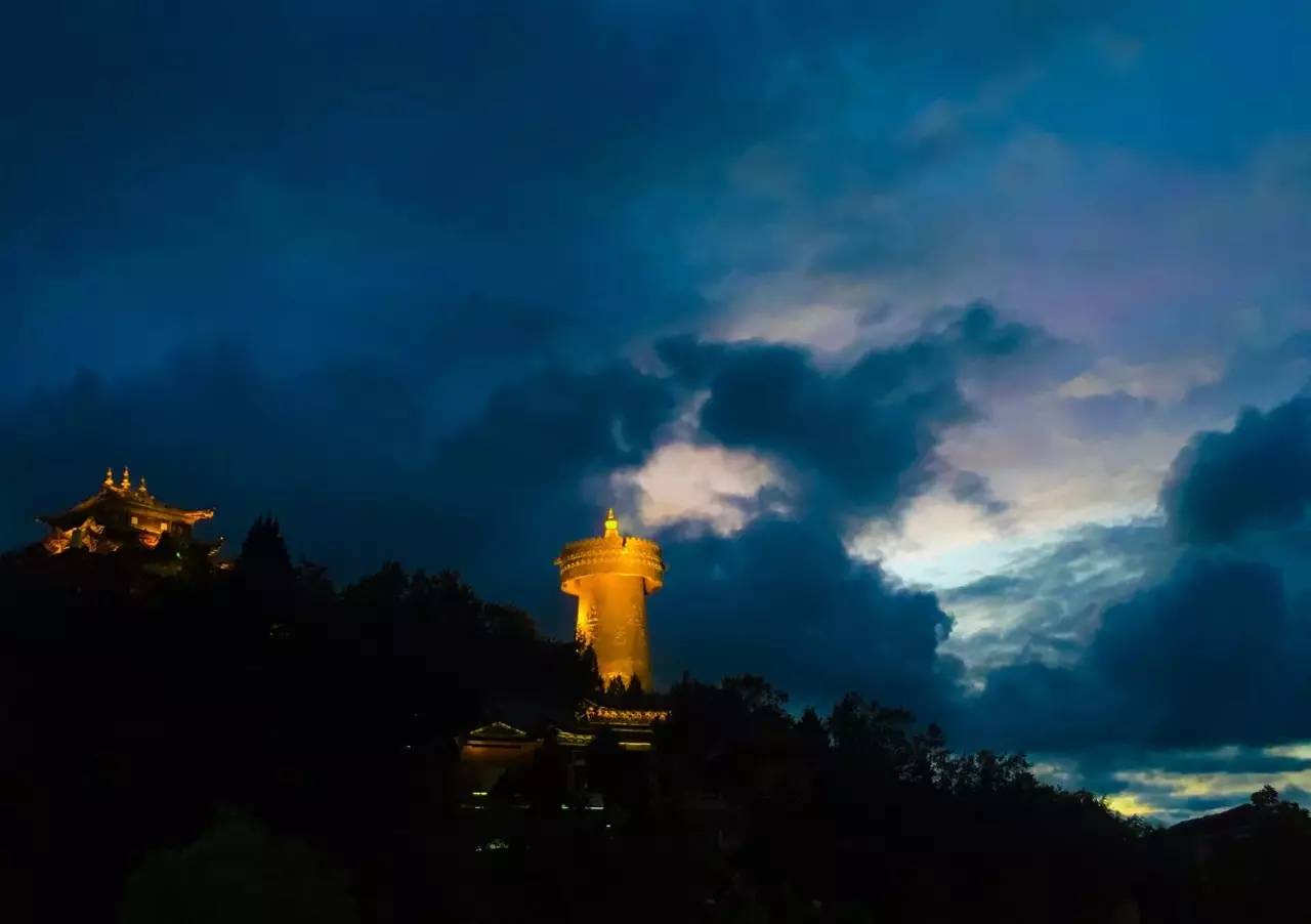 天空之城南杉藝術(shù)酒店，在月光之城尋找探索