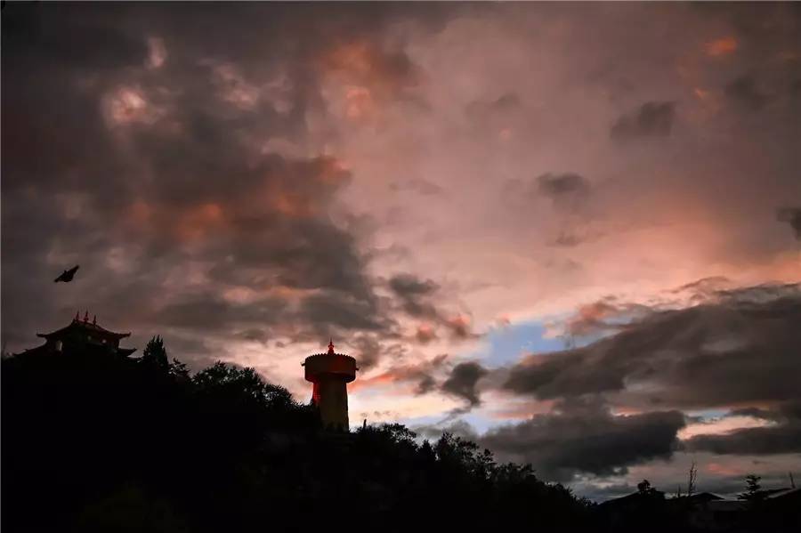 天空之城南杉藝術(shù)酒店，在月光之城尋找探索