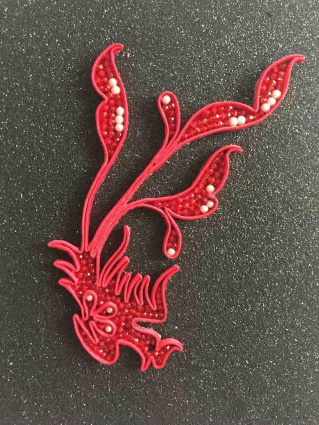 中式服裝的精美盤扣制作