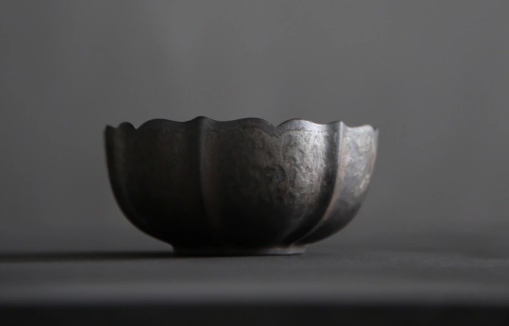 粗陶窯茶洗，鎏金黑蓮花花瓣水洗水盂