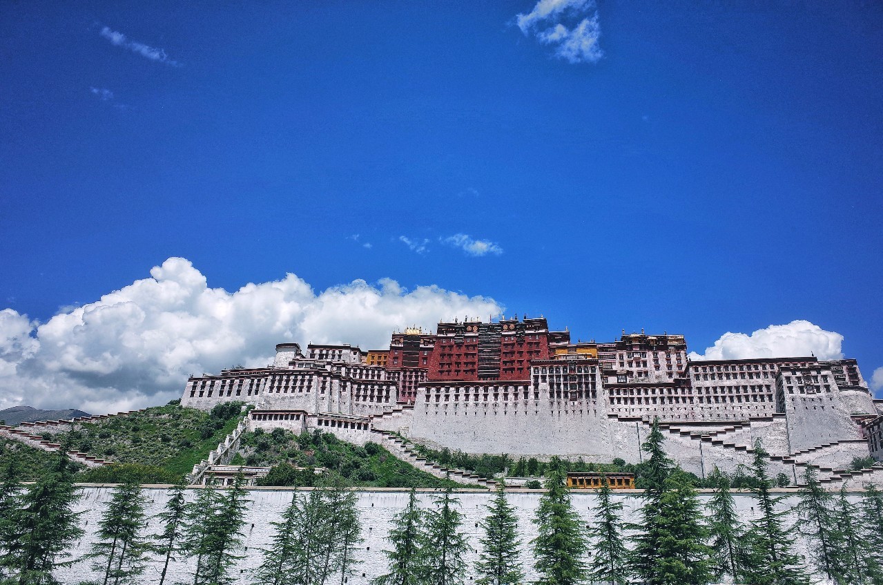 拉薩香格里拉酒店，睡在世界屋脊之上