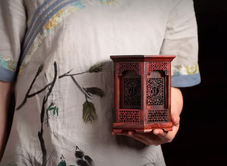 老撾大紅酸枝實(shí)木筆筒，紅木雕工藝品