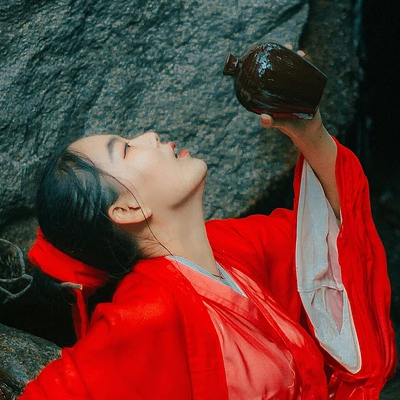 紅衣女子霸氣頭像，唯美古風真人女子頭像