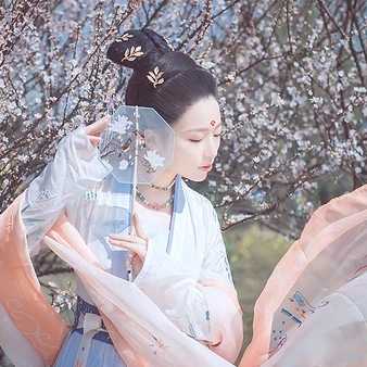 梅花少女唯美古風少女真人頭像