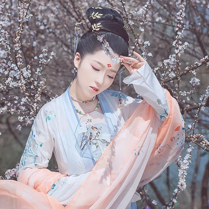 梅花少女唯美古風少女真人頭像