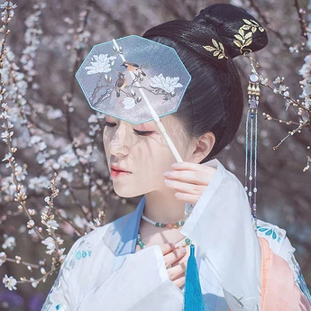 梅花少女唯美古風少女真人頭像