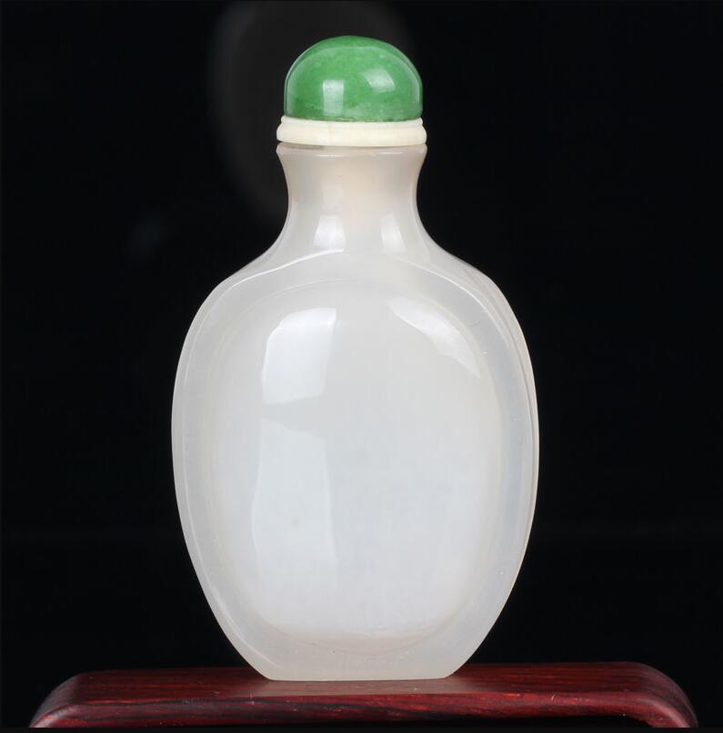 瑪瑙鼻煙壺，韻味自然成景