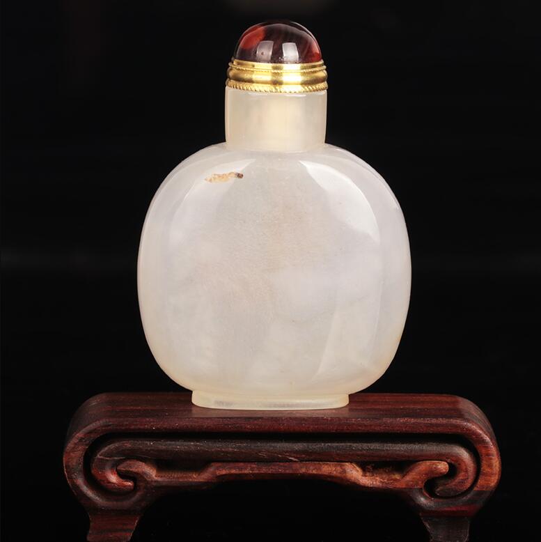 瑪瑙鼻煙壺，韻味自然成景