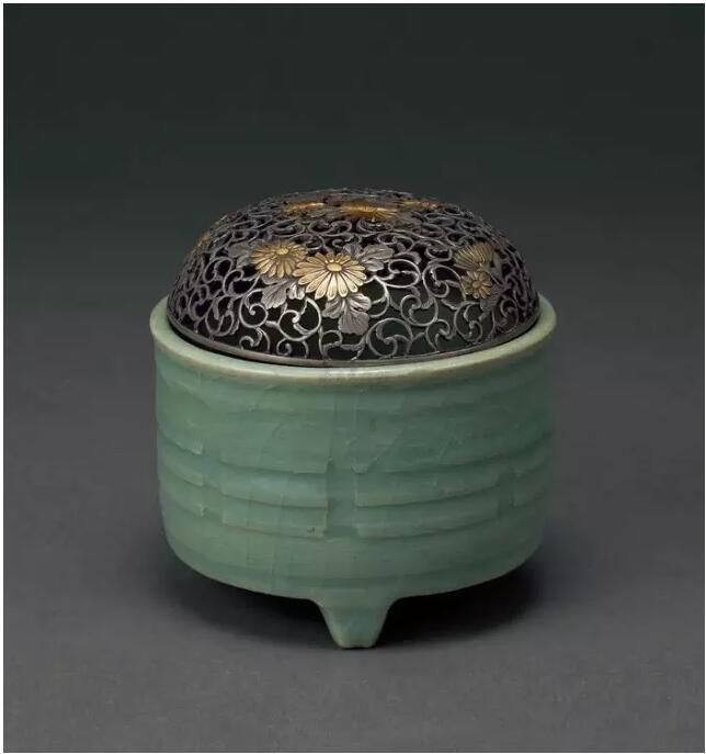 香爐紫煙，出自香爐歸于縹緲