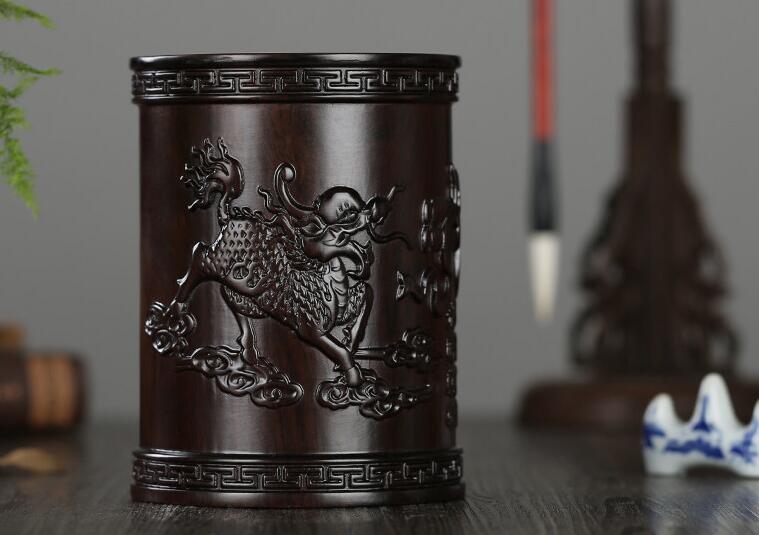 紅木筆筒，書房中不可或缺的瑰寶