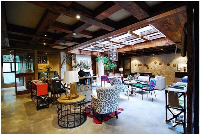 莫干山遙遠(yuǎn)的山民宿，溪聲不絕耳山色不離門