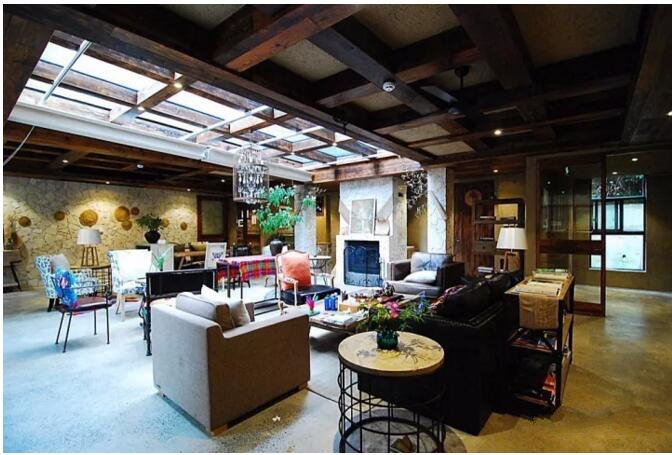 莫干山遙遠(yuǎn)的山民宿，溪聲不絕耳山色不離門