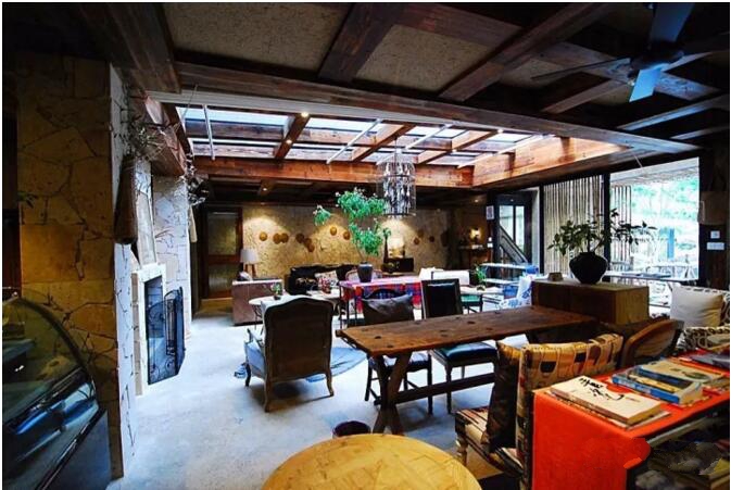 莫干山遙遠(yuǎn)的山民宿，溪聲不絕耳山色不離門