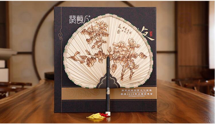 中國四大名扇，輕羅小扇撲流螢