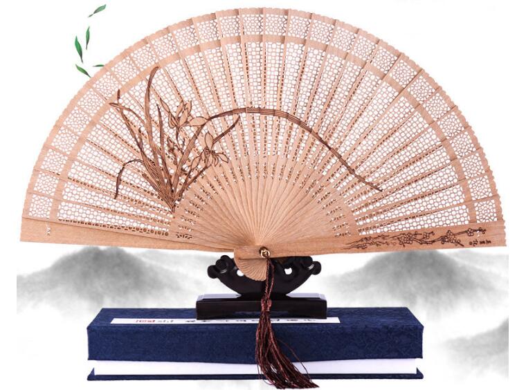 中國四大名扇，輕羅小扇撲流螢