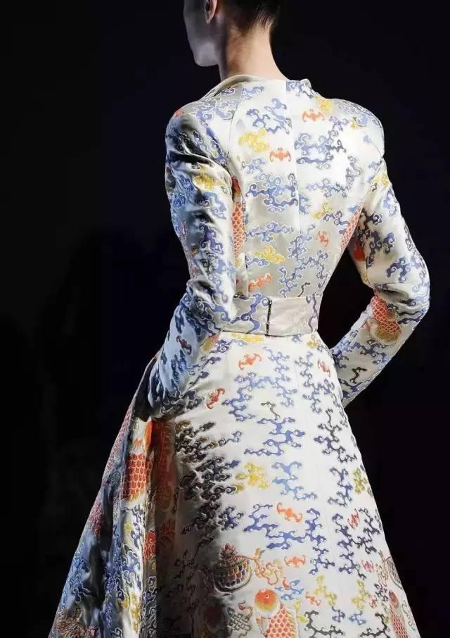 云錦定制禮服，寸錦寸金燦若云霞