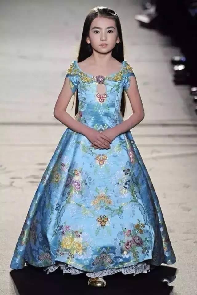 云錦定制禮服，寸錦寸金燦若云霞