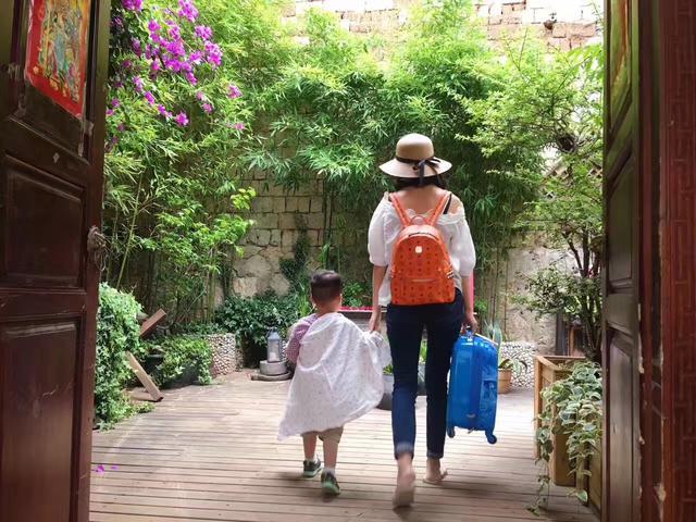 麗江束河無(wú)爾，在這里帶著夢(mèng)想開花棲居