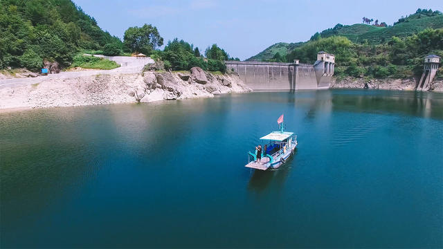 麗水·浮光，浮光指路茶香入夢蓋一間湖畔大學