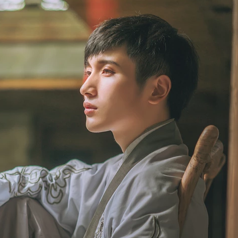 古典家佳樂文學(xué)漢服孤館燈青頭像，古風(fēng)男生頭像